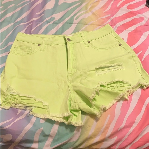 Shorts - Picture 2 of 3